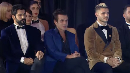 Ödül töreninde çok konuşulan fotoğraf İcardi, Teoman, Burak Özçivit...