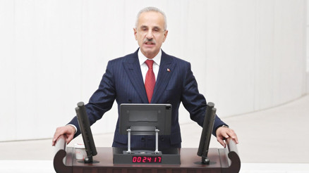 Ulaştırma ve Altyapı Bakanı Uraloğlu: Depremde ulaştırma yapıları aort damarları gibi çalışacak