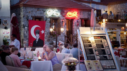 Kapıda fiyat listesi zorunluluğu yeme içme sektöründe neleri değiştirecek Enflasyonu durduracak, devrim niteliğinde bir iş Kapıda fiyat listesi zorunluluğu yeme içme sektöründe neleri değiştirecek Enflasyonu durduracak, devrim niteliğinde bir iş