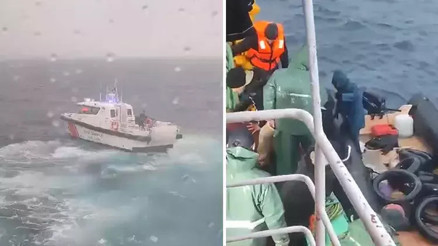 Denizde fırtınaya yakalanan 30 göçmeni balıkçılar kurtardı