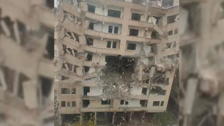 Diyarbakır’da ağır hasarlı bina korna eşliğinde çöktü