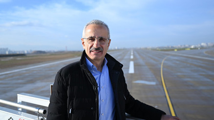 Bakan Uraloğlundan İstanbullulara müjde Sabiha Gökçen Havalimanında 2nci pist için geri sayım başladı