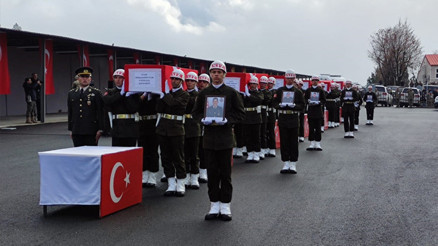 Şehitlerimiz memleketlerine uğurlandı... Şırnaktaki törene Bakan Güler de katıldı