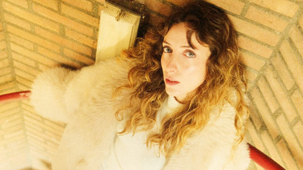 Şarkılar yapmacık sözlerle dolu