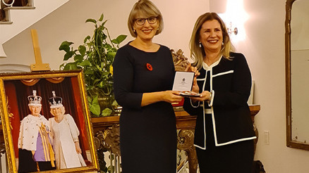 ‘Britanya İmparatorluk Nişanı’ Ayşen Güven’e