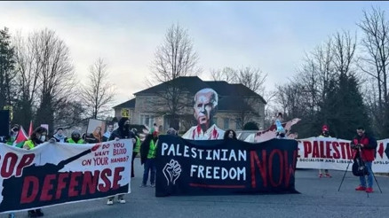 ABD’de Savunma Bakanı Austin ve Ulusal Güvenlik Danışmanı Sullivan’in evinin önünde İsrail karşıtı protesto