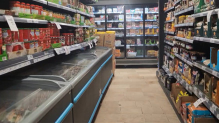 Marketlerde etiket değiştirme mesaisi Marketlerde etiket değiştirme mesaisi