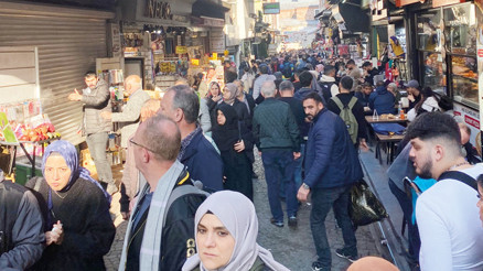 Rengarenk yılbaşı hediyeleri Eminönü’nde... 10 liradan 10 bin liraya hediye fikirleri