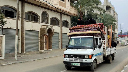 Gazze Şeridi’ne bomba yağdıran İsrail, Filistinlileri göçe zorluyor