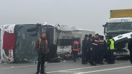 Malatya-Kayseri yolunda feci kaza 4 can kaybı, 31 yaralı