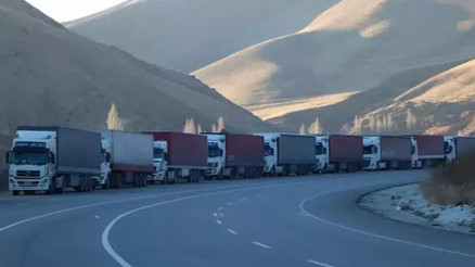 Esendere Gümrük Kapısı’nda 10 kilometrelik TIR kuyruğu