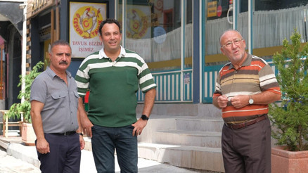 Kim Bu Aile filmi konusu nedir, oyuncuları kimler, nerede çekildi Kim Bu Aile filmi konusu nedir, oyuncuları kimler, nerede çekildi