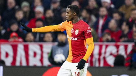 Galatasarayda Zaha ile yollar ayrılabilir 4.3 milyon euro kulübü zorluyor...