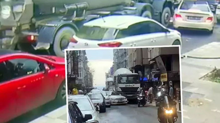 Beton mikseri otomobile çarptı Avcılarda kaza anı kamerada