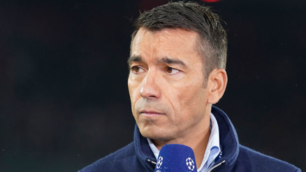 Beşiktaşın konuğu Kasımpaşa Van Bronckhorst maçı tribünden takip edecek