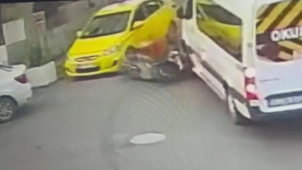 Şişlideki korkunç kaza kamerada Taksideki yolcunun açtığı kapıya çarpan motokurye hayatını kaybetti