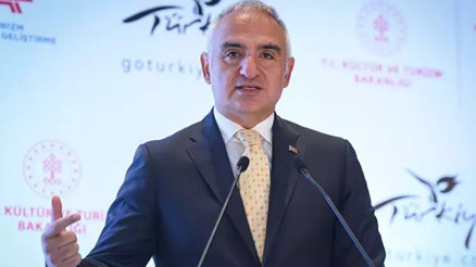 Bakan Ersoy: 100 milyar dolarlık turizm geliri hedefine emin adımlarla yürüyoruz