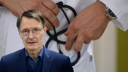 Sağlıkçılara şiddete ağır ceza istedi