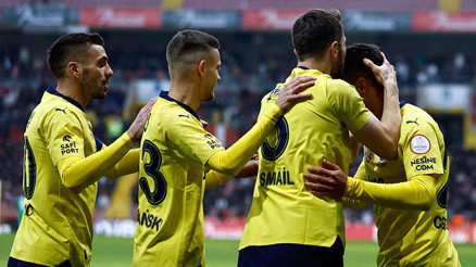 Fenerbahçede ilklerin günü İstanbulspor maçı öncesinde merak edilen 8 soru... Fenerbahçede ilklerin günü İstanbulspor maçı öncesinde merak edilen 8 soru...