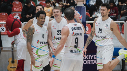Aliağa Petkimspor, çıkışa geçti 5. sıraya yükseldi