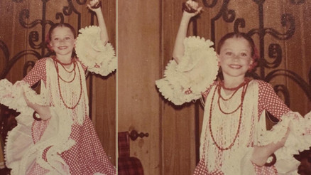 Gençken kıvrımlarım olmayacak diye çok korkmuştum...  O küçük kız büyüdü, gülüşü hiç değişmedi....  Görkemli hayatı herkesin dilinde