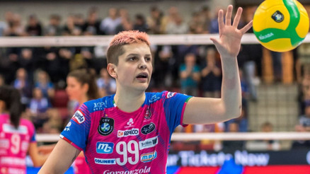 Ebrar Karakurt kariyer rekoru kırdığı maçta galibiyeti Erik Dalı oynayarak kutladı