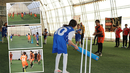 Mor Menekşeler futboldan sonra krikette de iddialı Mor Menekşeler futboldan sonra krikette de iddialı