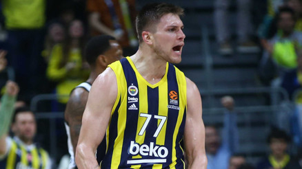 Fener çıkıyor, Efes düşüyor