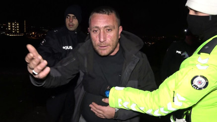 İspat et arabayı sürdüğümü Yan koltuğa geçen alkollü sürücü şaşkına çevirdi İspat et arabayı sürdüğümü Yan koltuğa geçen alkollü sürücü şaşkına çevirdi