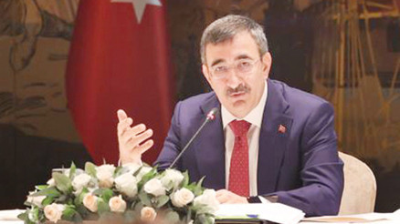 Cumhurbaşkanı Yardımcısı Cevdet Yılmaz açıkladı: Emekliye ek zamda son adımlar Cumhurbaşkanı Yardımcısı Cevdet Yılmaz açıkladı: Emekliye ek zamda son adımlar