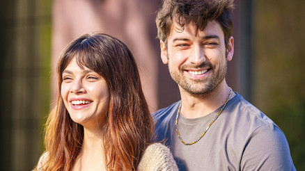 Ekranın yeni ikilisi: Alp Navruz ve Sinem Ünsal