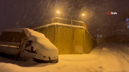 Yüksekova’da kar kalınlığı 40 santimetreyi buldu