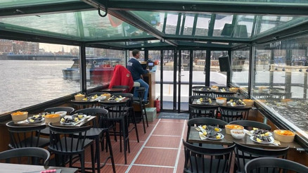 Amsterdam kanallarında boyoz, midye, meze keyfi
