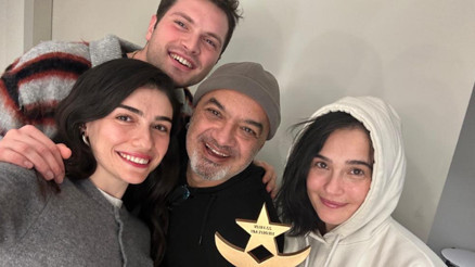 Yılın en beğenilen tiyatro oyunu: “Timsah Ateşi”