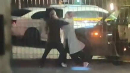 Otomobilde sevgilisine silah doğrultup şaka yaptım dedi Yol ortasında kavga ettiler