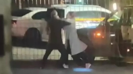 Esenyurtta otomobildeki silahlı şakalaşma yol ortasında kavgaya dönüştü