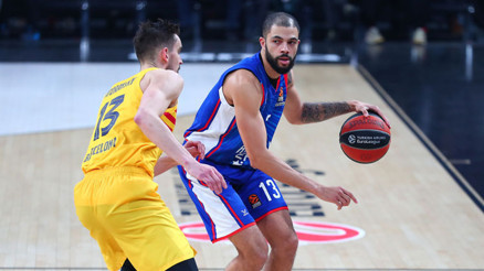 Ayakta alkışlanmalı