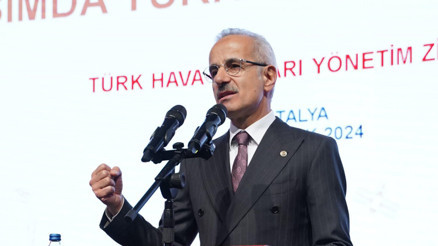 Bakan Uraloğlu: 2023te Türkiye semalarından 15 saniyede bir uçak geçti