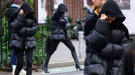 Ünlü modelin aşk saklambacı... Her gün başkasıyla ama aklı kızının babasında