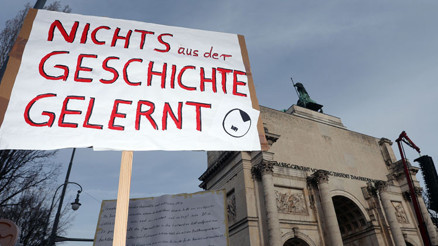 Demokratlar seslerini yükseltti