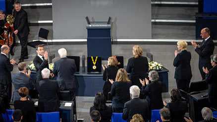 Schaeuble devlet töreniyle anıldı