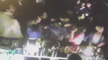 Yasemin Sadıkoğlu’nun darp edildiği anların görüntüsü ortaya çıktı Şahıslar yakalandı