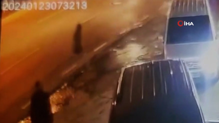 Aracını çalışır vaziyette park edip fırına giren vatandaşın aracı çalındı