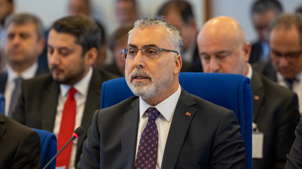 Son dakika haberi... Bakan Işıkhandan emeklilere müjde: SSK ve Bağ-Kur emeklilerinin maaş artışını yüzde 49,25e yükseltiyoruz