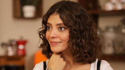 Oyuncu Selin Şekerci öpüşme sahnesinde neler hissettiğini anlattı