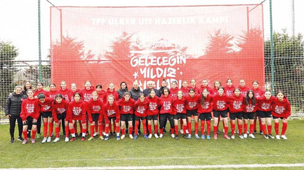 Geleceğin kadın yıldız futbolcuları