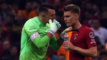 Galatasarayda formadan uzak kalan Kazımcan Karataş ile yollar ayrılıyor Süper Lig ekibine gidiyor...