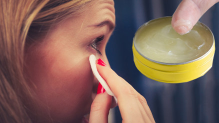 Sosyal medyada şimdi de göz kenarlarına vazelin sürmek trend oldu… ‘Kist, arpacık, enfeksiyon ve hatta görme bulanıklığına neden oluyor’ | 6 SORU 6 YANIT