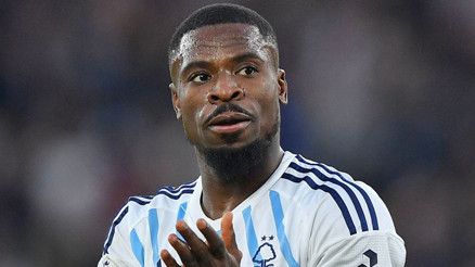 Galatasaraya Sacha Boey’in yerine 13 kupalı Serge Aurier geliyor