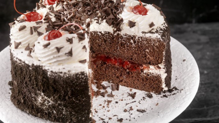 Gelinim Mutfakta karaorman pastası tarifi: Karaorman pastası nasıl yapılır, malzemeleri neler Gelinim Mutfakta karaorman pastası tarifi: Karaorman pastası nasıl yapılır, malzemeleri neler